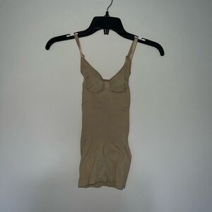 skims SEAMLESS SCULPT SLIP DRESS CLAY SMALL